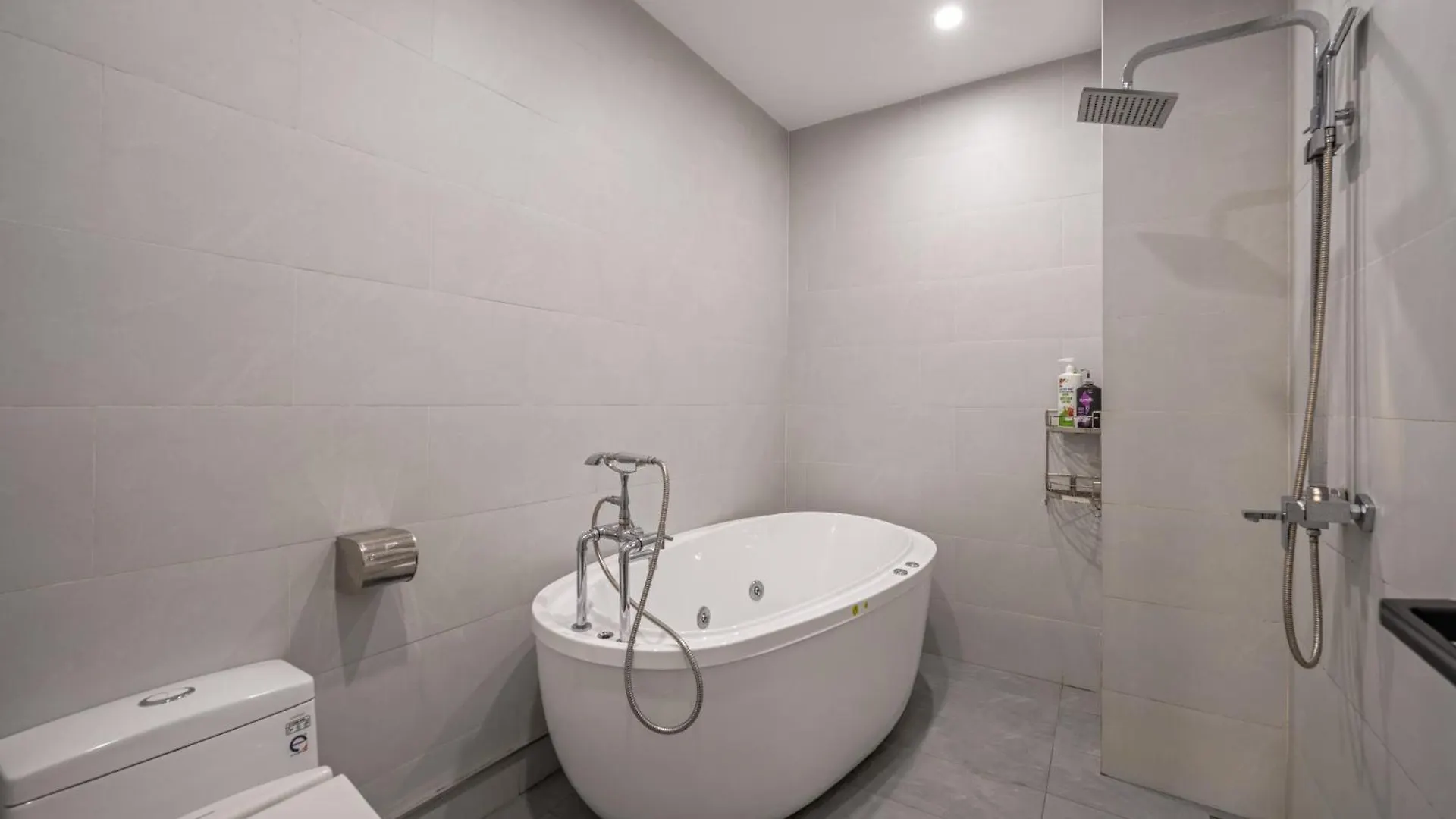 HùNg Villa 5Br Full Ac Quite -Rooftop Pool- Bida- New Da Nang Vietnam